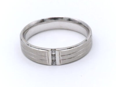 Ring med vita stenar 18K vitguld Ø18¼