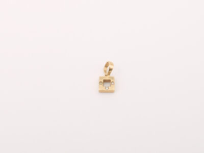 Hänge Guld 18K 0,8g Höjd 12mm med stenar