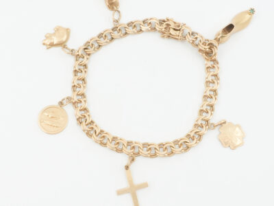 Armband Guld 18K Bismarck med sex berlocker 18,6g Längd 21cm
