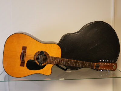 Akustisk Gitarr Levin