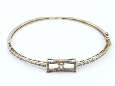 Armring 18K guld med vita stenar