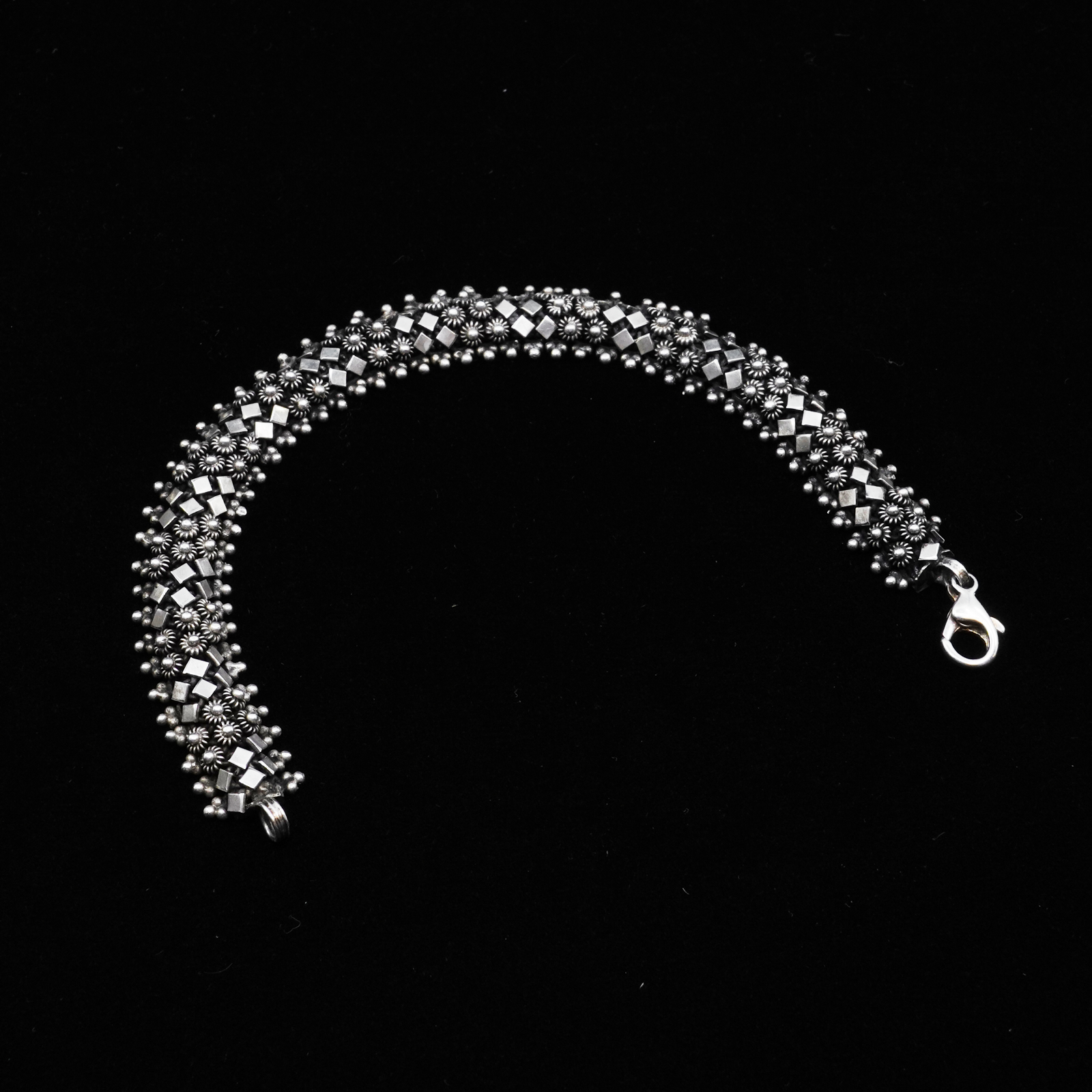 Armband - mönstrat i silver 20cm