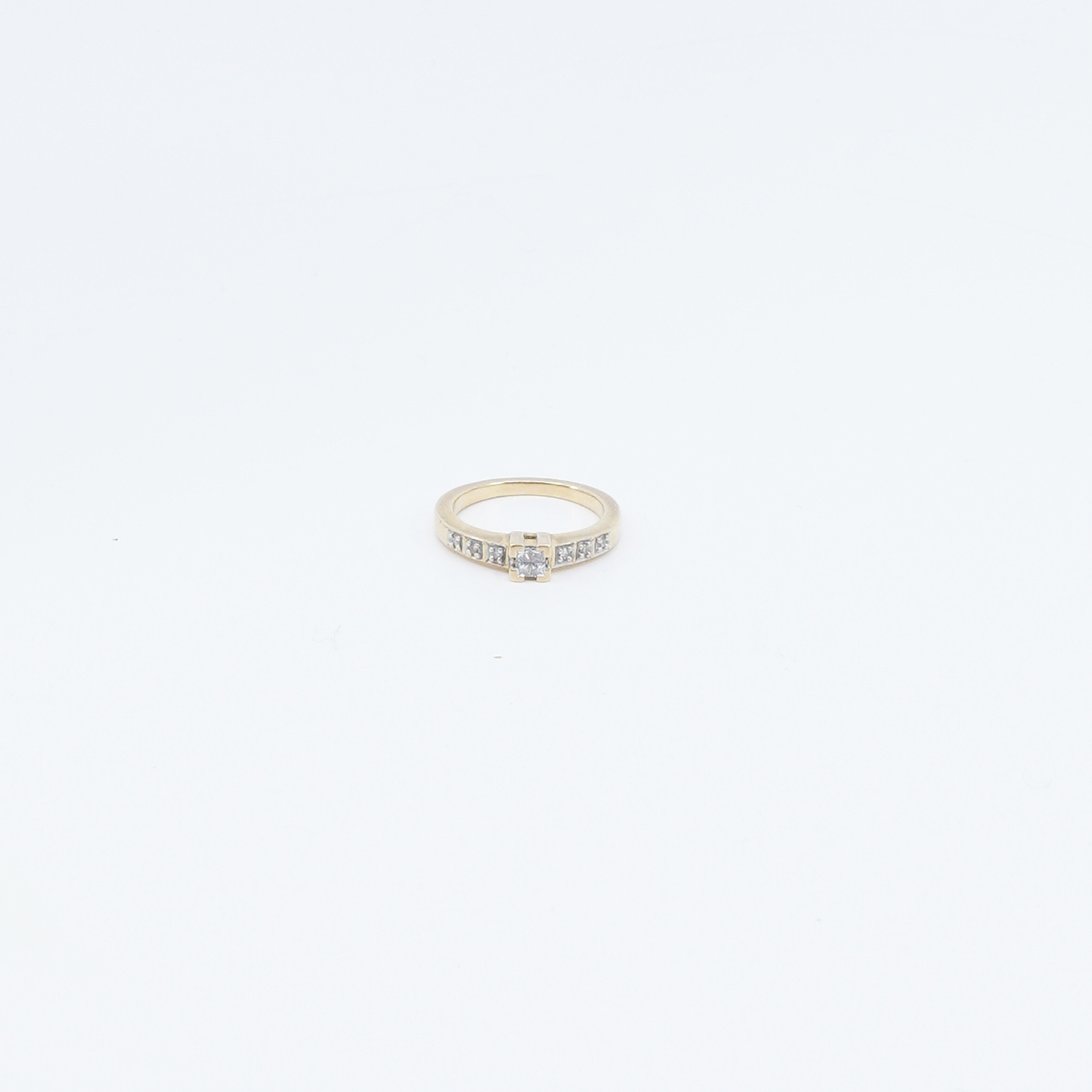Ring med diamanter