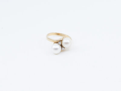 Ring med pärlor och diamanter