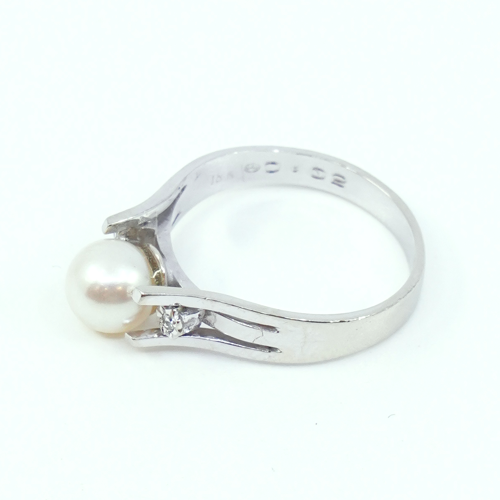 Ring Vitguld 18K med odlad pärla och diamanter