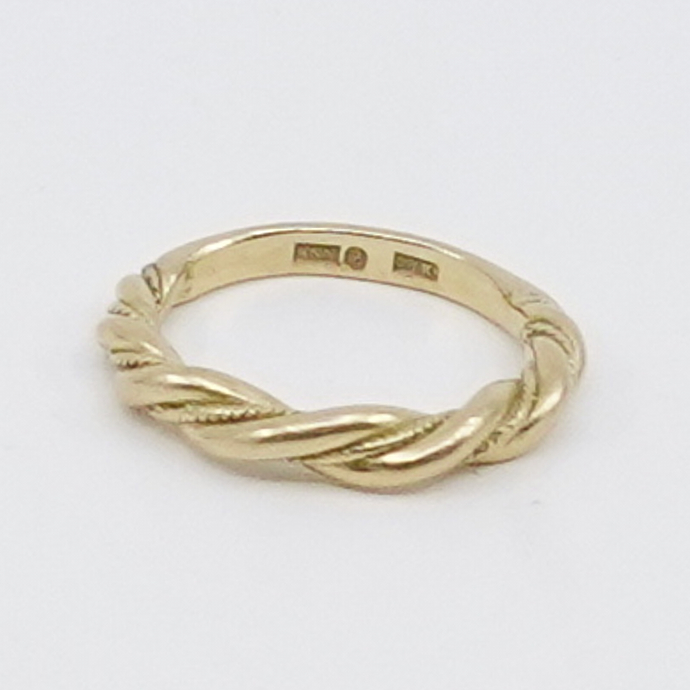 Ring Tvinnad Guld