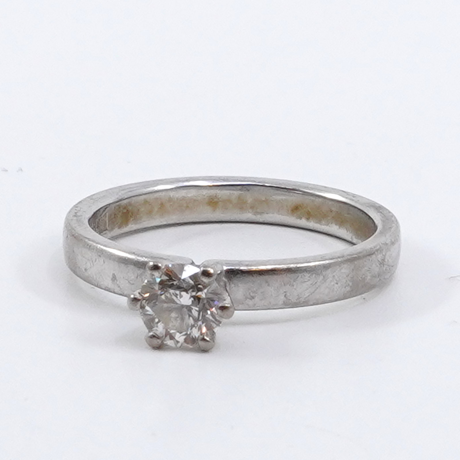 Ring Vitguld 18K 4,4g Ø17 Med diamant 1xca0,5ct