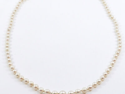 Pärlcollier med lås i vitguld 18K 12,7g Längd 45cm Bredd 3,5-7mm