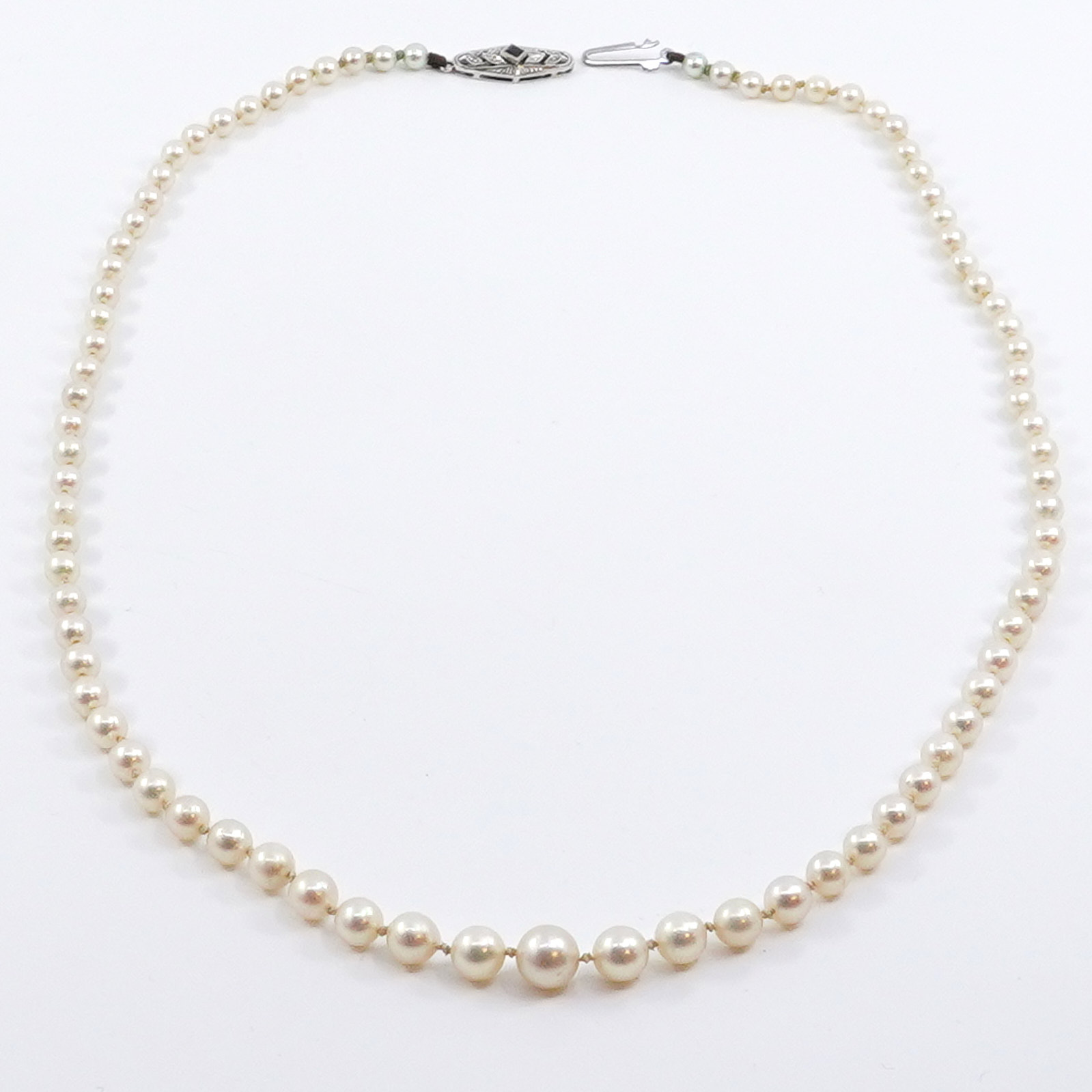 Pärlcollier med lås i vitguld 18K 12,7g Längd 45cm Bredd 3,5-7mm