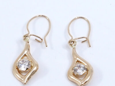 Örhängen Guld 18K 0,85g Höjd 30mm Bredd 8mm, Med stenar