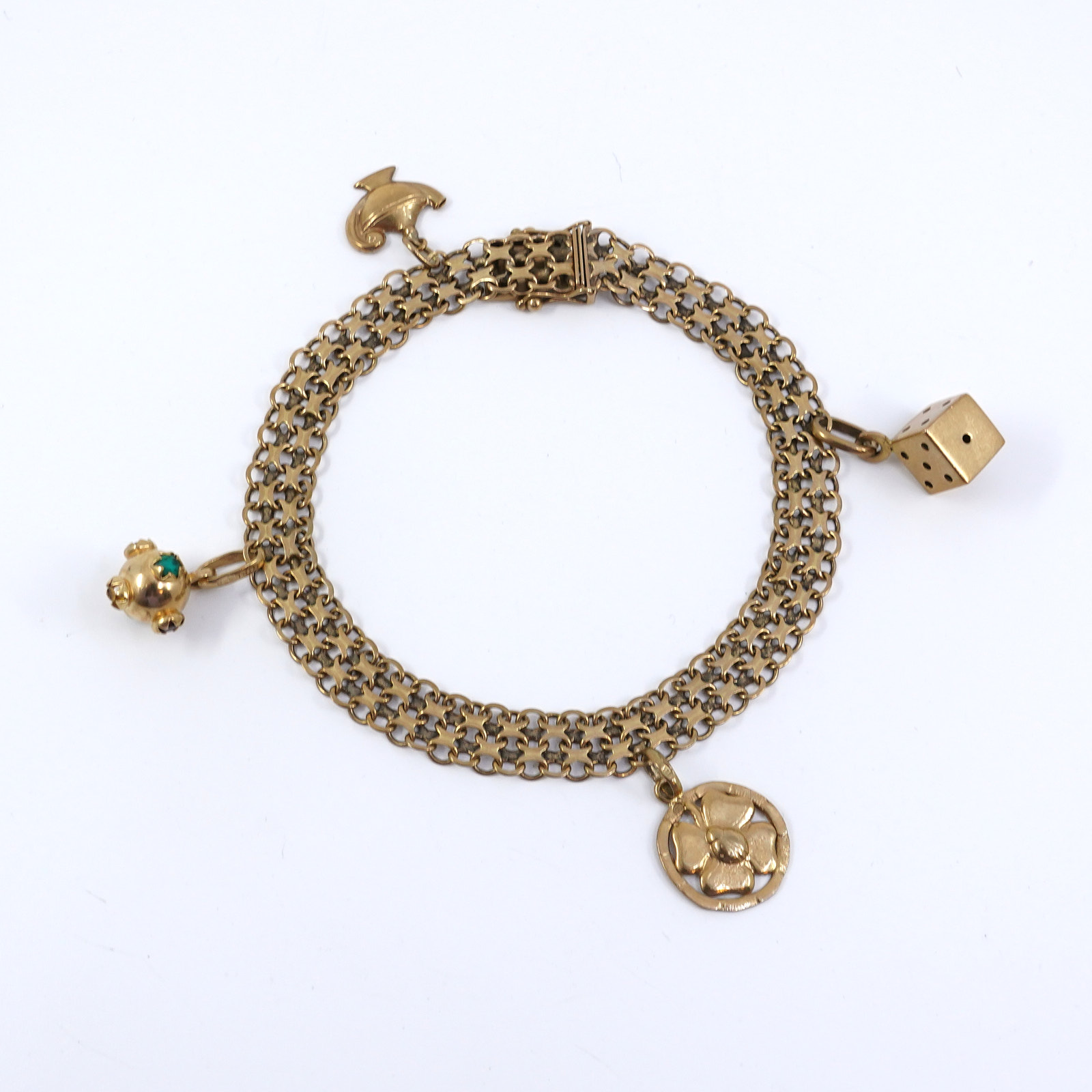 Armband med berlocker