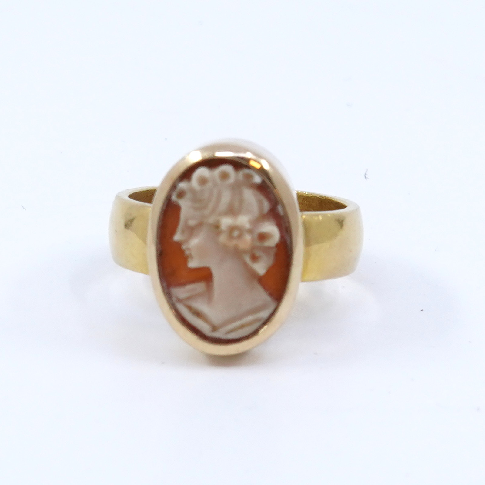 Ring med camé 23K 6,9g Ø16,5, graverad