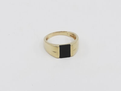 Ring i guld 18K med svart sten Ø20¾