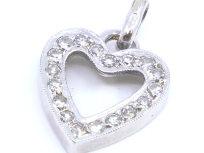 Hänge Vitguld 18K 1,2g Höjd 18mm med diamanter 18xca0,01ct