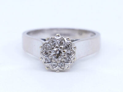 Ring Vitguld 18K med diamanter 1xca0,10ct 10xca0,01ct