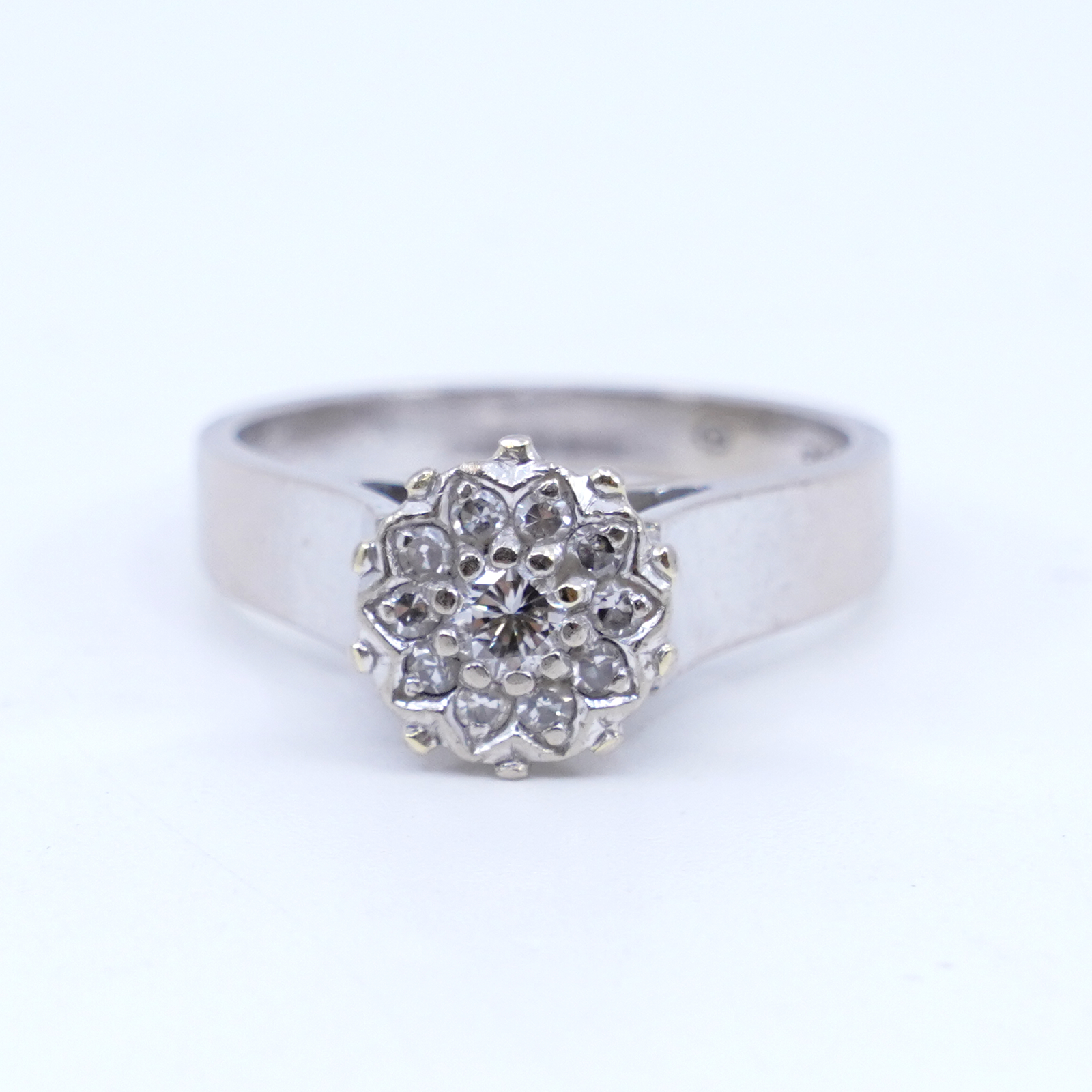 Ring Vitguld 18K med diamanter 1xca0,10ct 10xca0,01ct