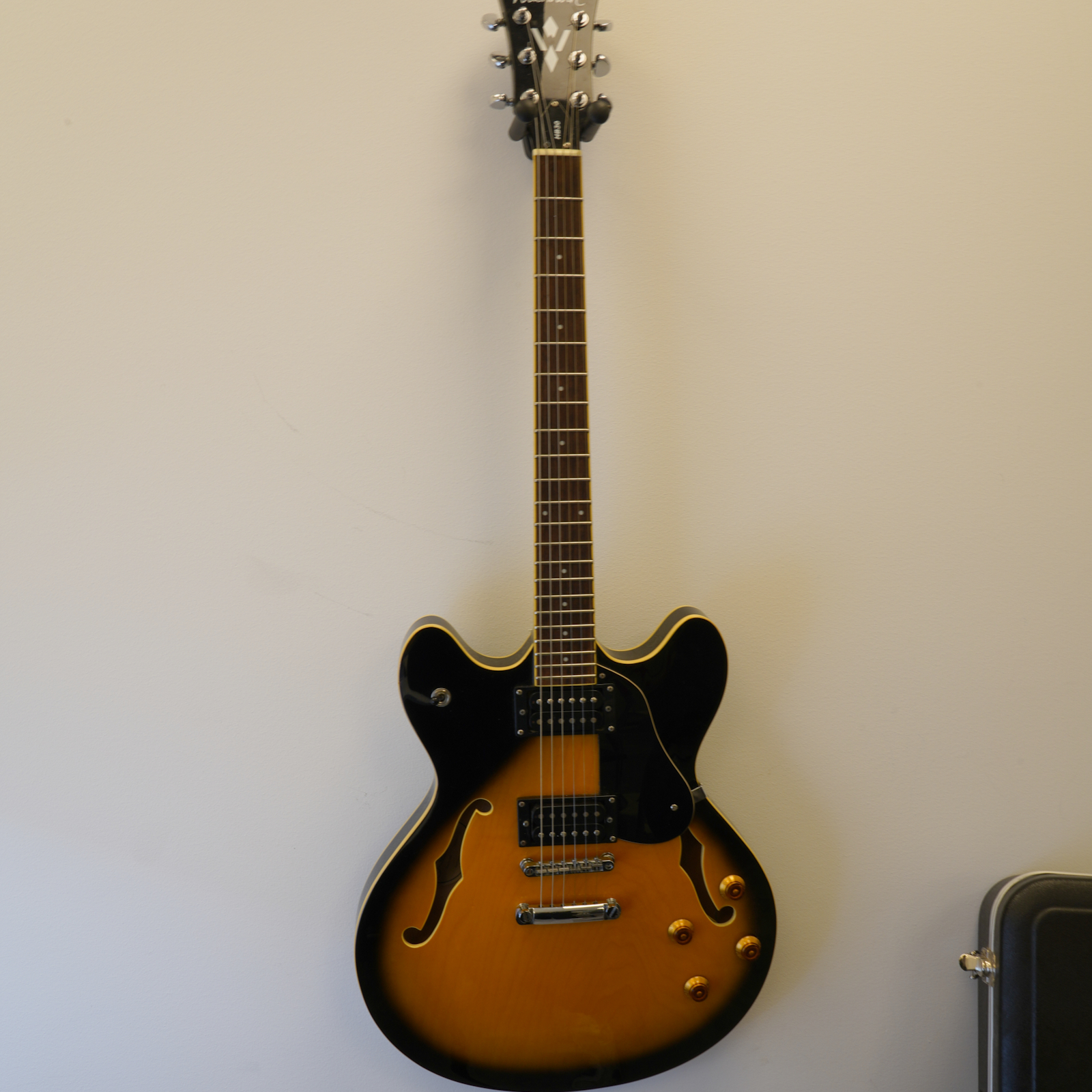 Halvakustisk Elgitarr Washburn HB30